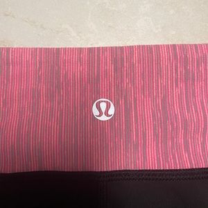 Cropped Lululemon with mesh detail and pink waistband